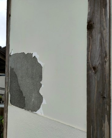 熊本市西区 台風で外壁漆喰が剥がれた！塗り壁とサイディングの違いも紹介